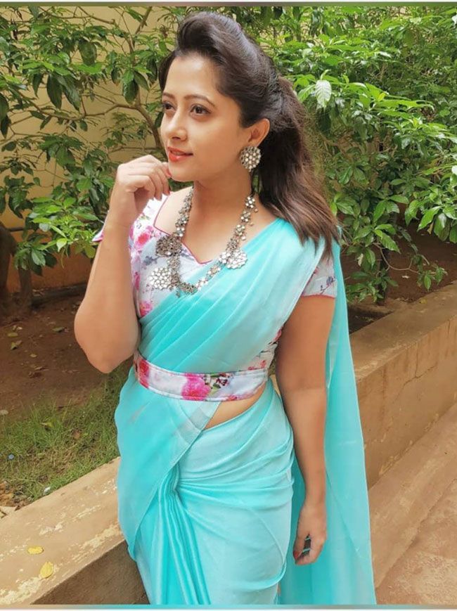 Actress Lahari Instagram Pictures